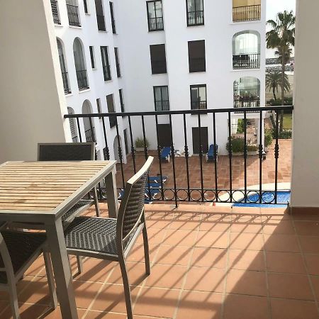 Puerto De La Duquesa Sea View Apartman Manilva Kültér fotó