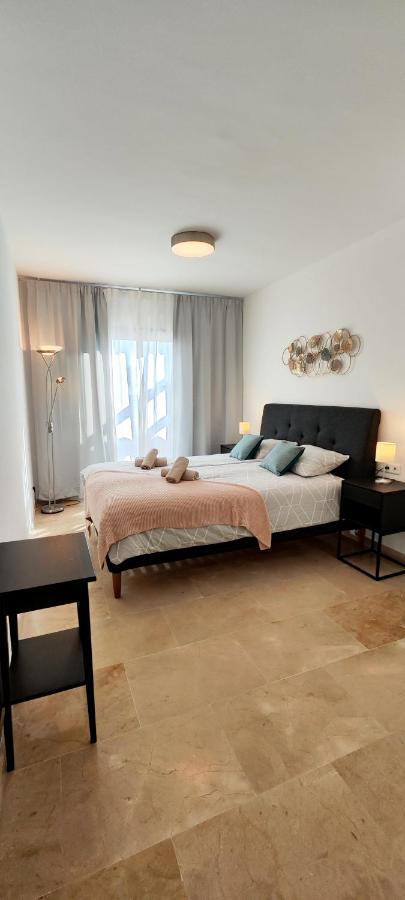 Puerto De La Duquesa Sea View Apartman Manilva Kültér fotó