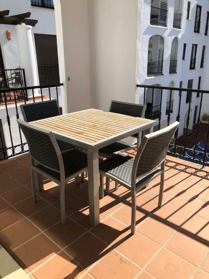 Puerto De La Duquesa Sea View Apartman Manilva Kültér fotó